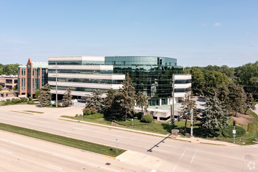 More Photos Of 17W220 22nd St, Oakbrook Terrace Office For Lease