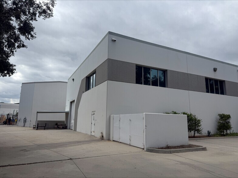 More Photos Of 28008 Harrison Pky, Valencia Warehouse For Lease