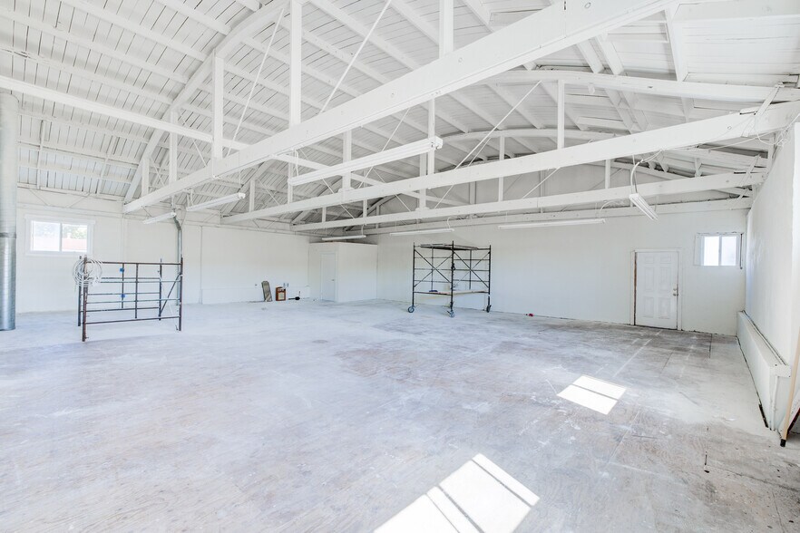 More Photos Of 4337 147th St, Lawndale Industrial For Sale