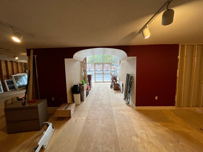 More Photos Of 235 Portland Rd, Gray Office For Lease