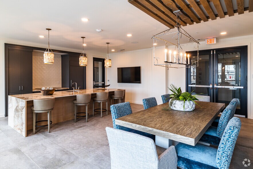 More Photos Of 838 Morrison Dr, Charleston Apartments For Lease