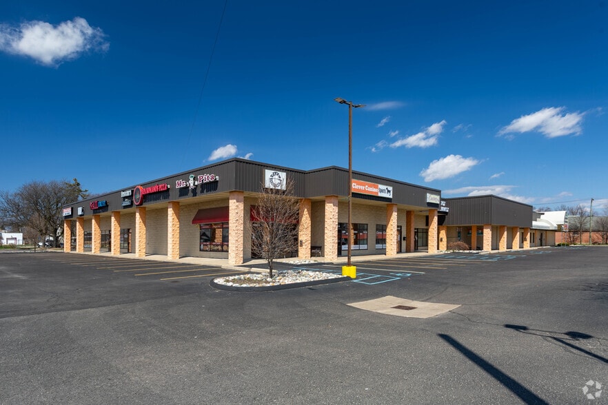 Primary Photo Of 4386-4396 Dixie Hwy, Waterford Unknown For Lease