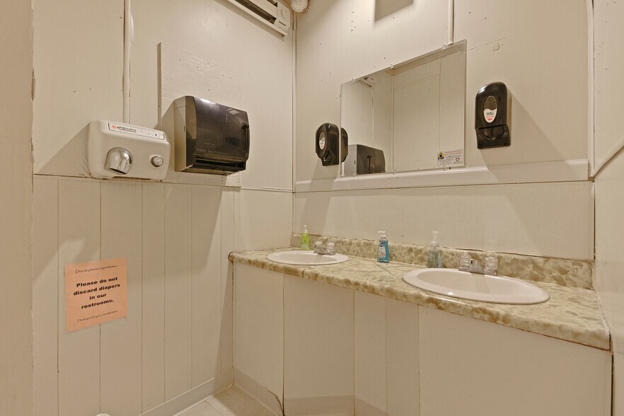 More Photos Of 105 Coal st, Mexico Specialty For Sale