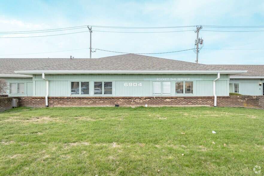 More Photos Of 6912 Spring Valley Dr, Holland Office For Sale