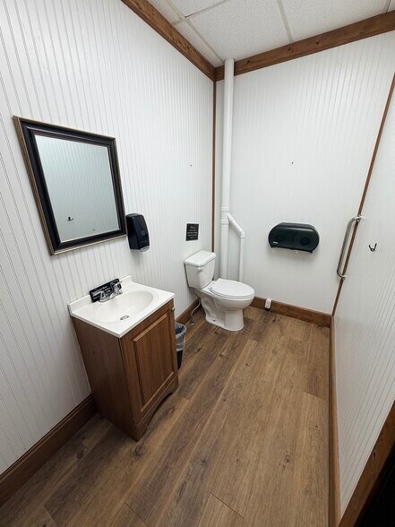 More Photos Of 46 S Leavitt Rd, Leavittsburg Bar For Sale