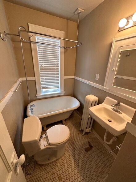 More Photos Of 1598 Charles Ave, Saint Paul Apartments For Sale