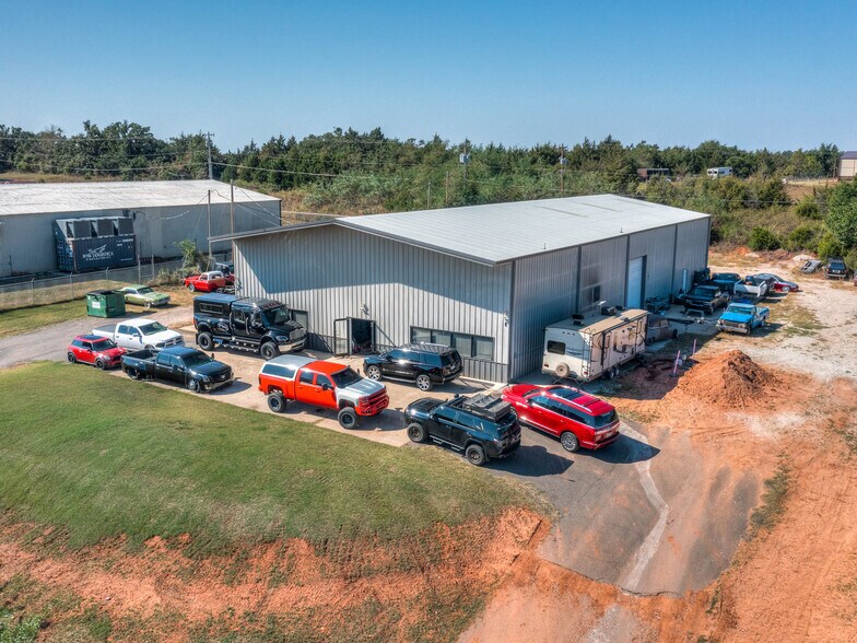 More Photos Of 6355 Boucher Dr, Edmond Showroom For Lease