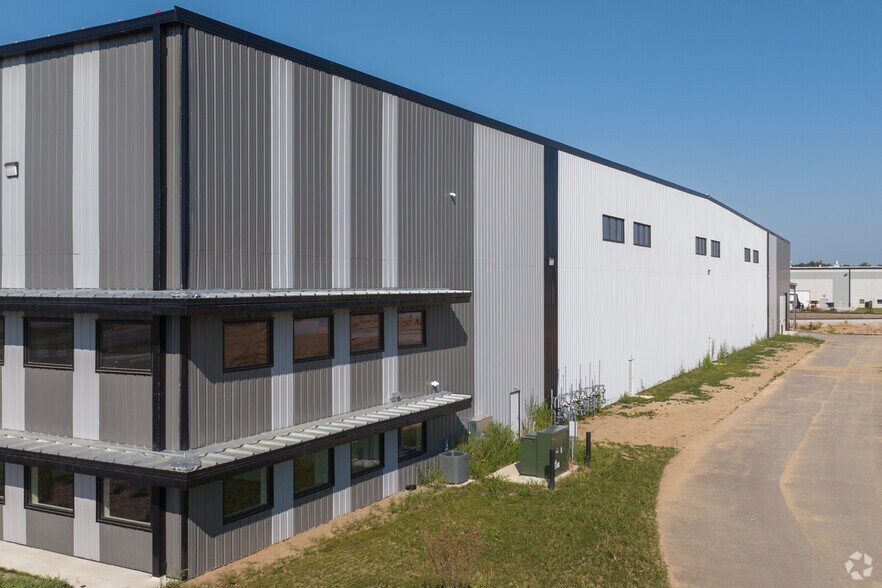 More Photos Of 203 Stonemont Dr, Bristol Warehouse For Lease