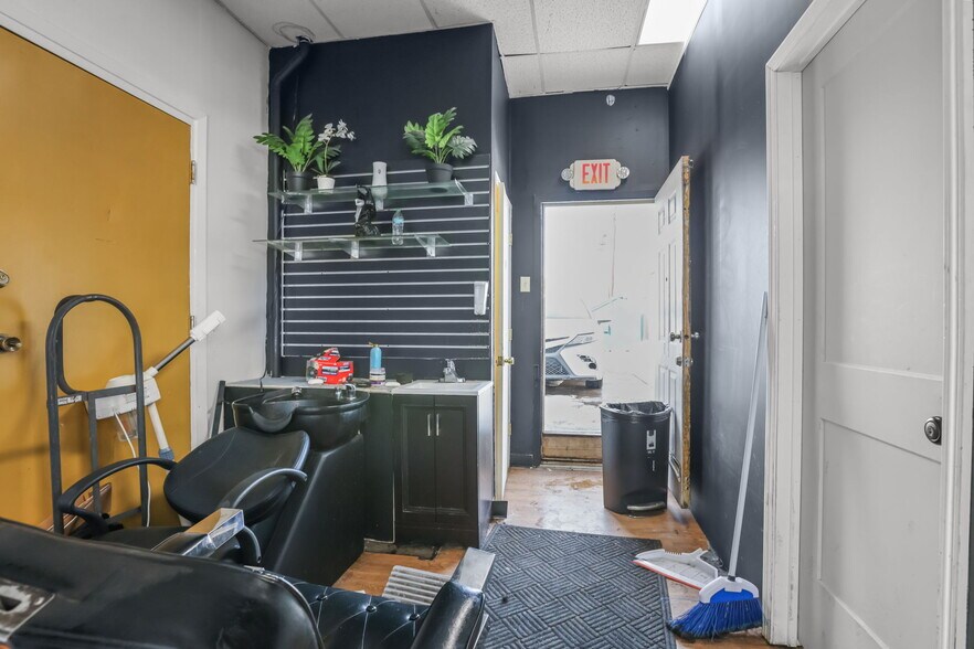 More Photos Of , Minneapolis General Retail For Sale