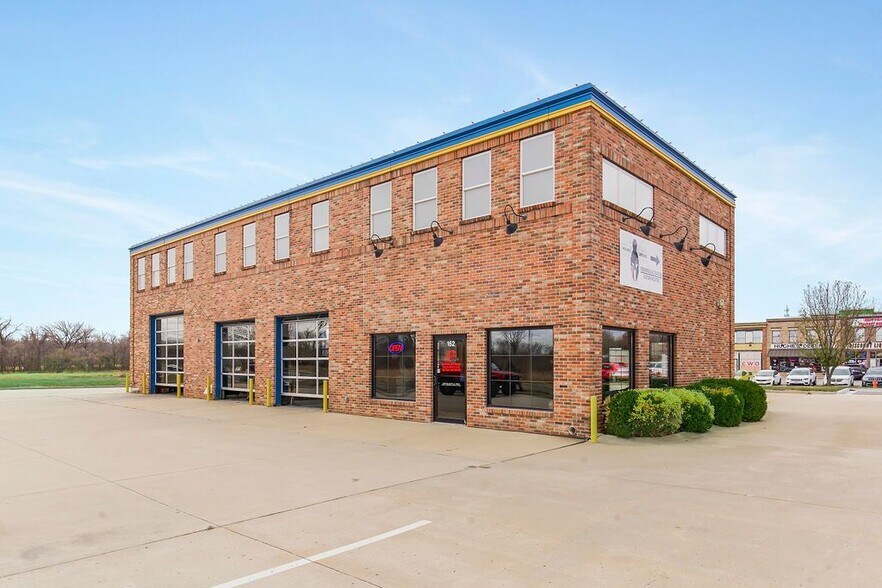 More Photos Of 162 S Buckner Tarsney Rd, Oak Grove Auto Repair For Sale