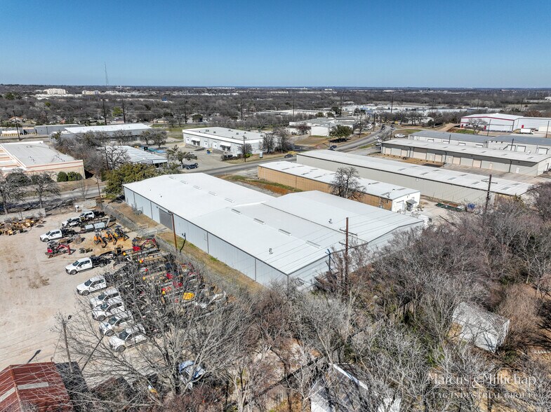 More Photos Of 1020 Shady Oaks Dr, Denton Warehouse For Sale