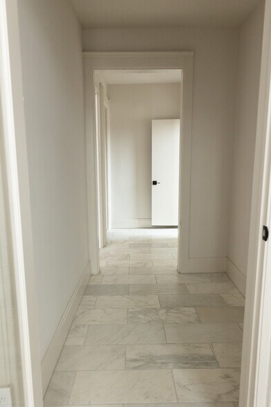 More Photos Of 401-403 Scott Blvd, Covington Storefront Retail Residential For Lease