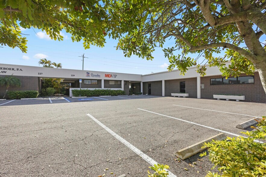 More Photos Of 227-233 Nokomis Ave, Venice Office For Sale