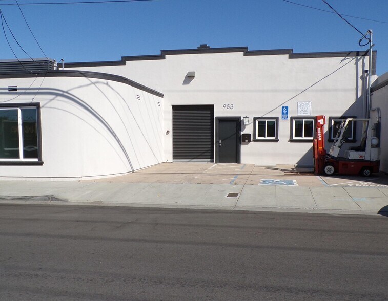 More Photos Of 953 Washington St, San Carlos Warehouse For Lease
