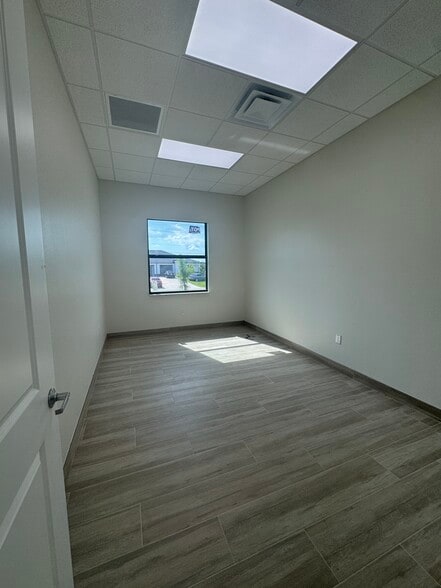 More Photos Of 121 Gretchen Ave S, Lehigh Acres Warehouse For Lease