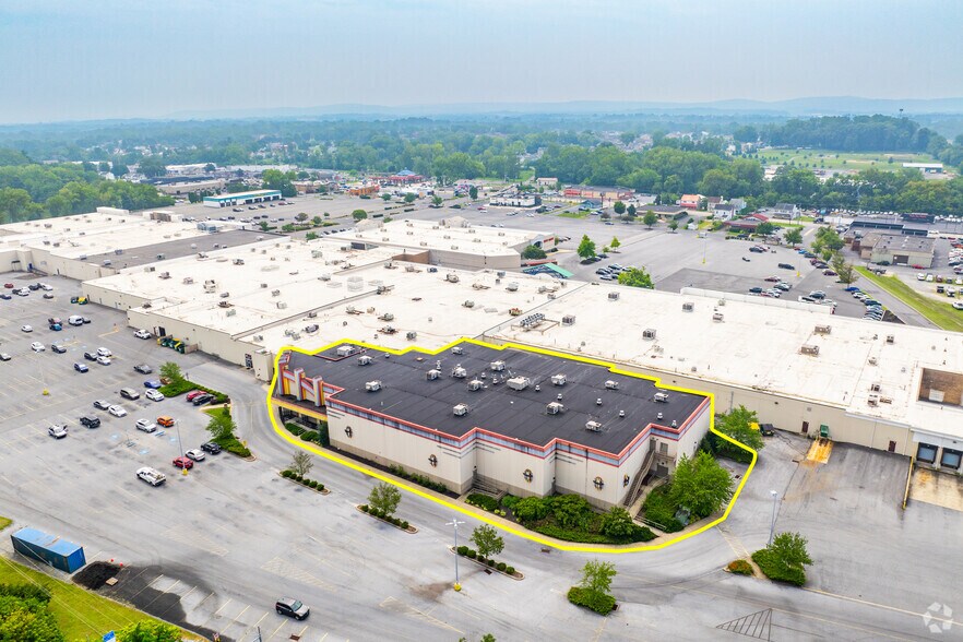 More Photos Of 2200 Lebanon Valley Mall, Lebanon Movie Theatre For Sale