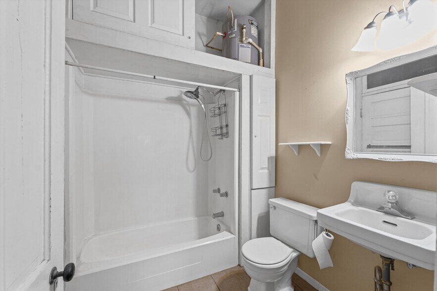 More Photos Of 125 S Market St, Paxton Specialty For Sale