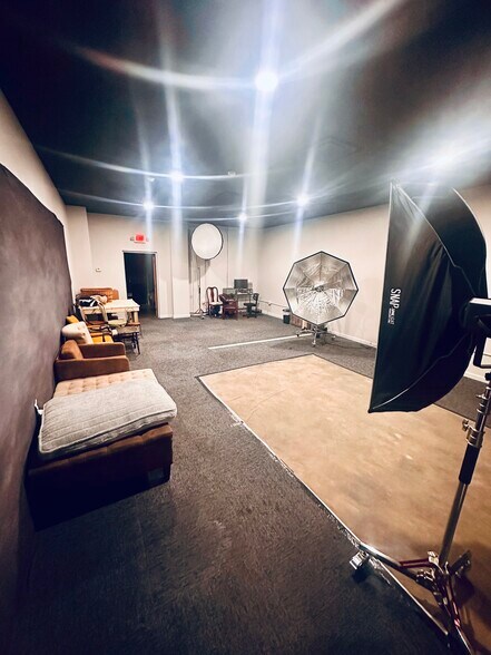 More Photos Of 149-175 E Cove Ave, Wheeling Storefront For Lease