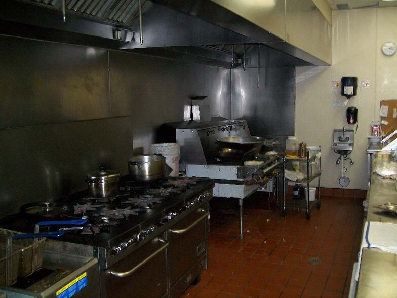 More Photos Of 25750-25780 Novi Rd, Novi Storefront Retail Office For Lease