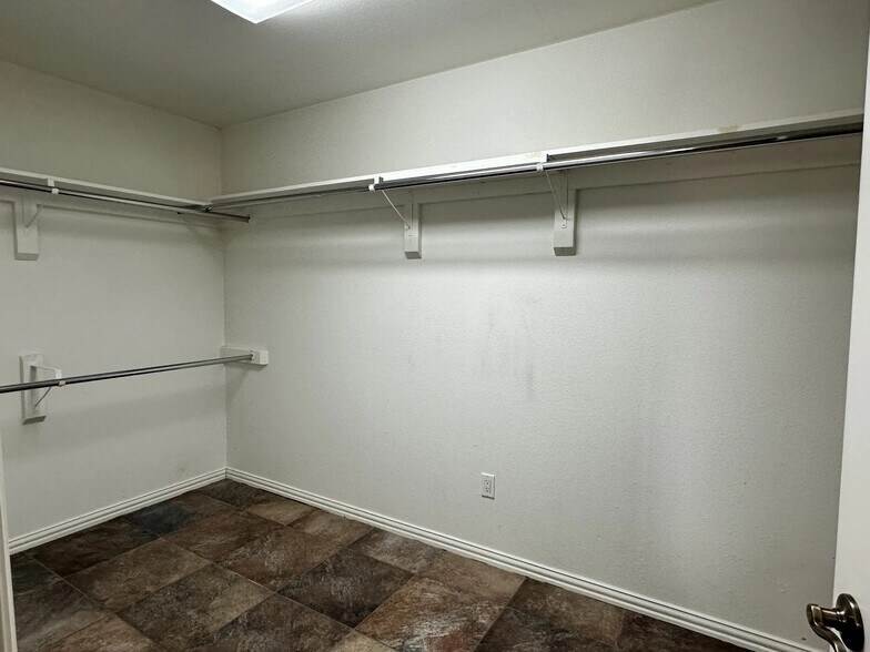 More Photos Of 1782 Key Ln, Abilene Office For Lease