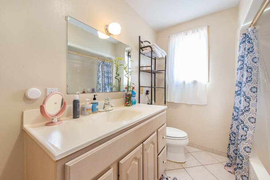 More Photos Of 237 Adams St, Newark Office For Sale