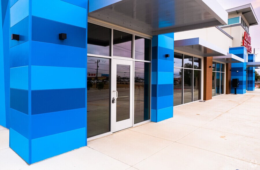 More Photos Of 5939 Babcock Rd, San Antonio Storefront Retail Office For Lease
