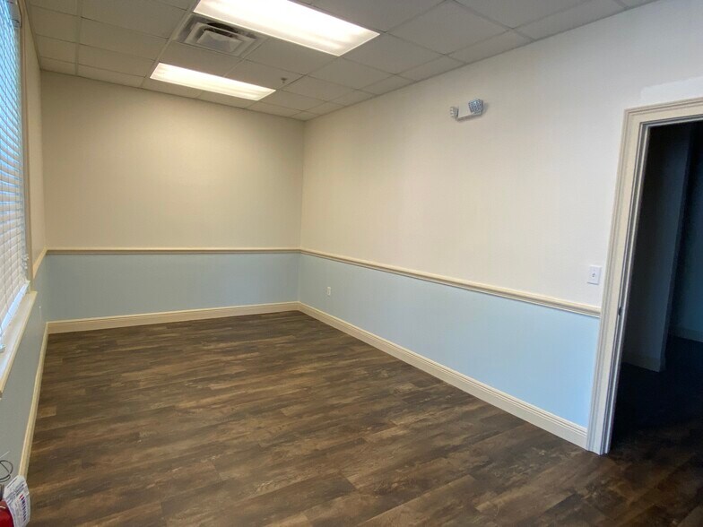 More Photos Of 737 Highway 466, Lady Lake Office For Sale