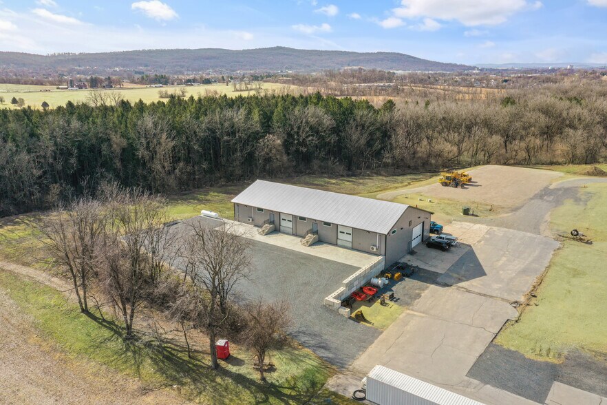More Photos Of 1230 Maidencreek rd, Fleetwood Warehouse For Lease