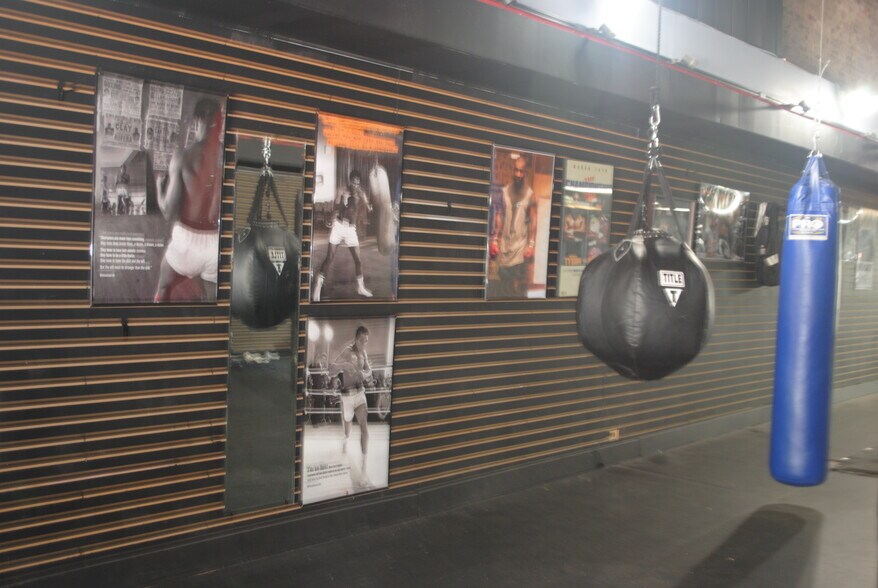 More Photos Of 506 S Broadway, Baltimore Storefront Retail Office For Lease