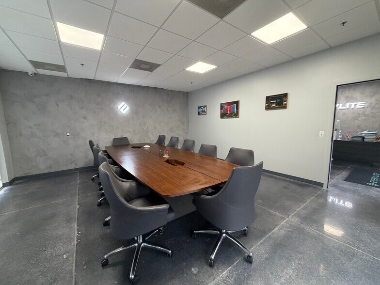 More Photos Of 8010 Sunport Dr, Orlando Light Distribution For Sale
