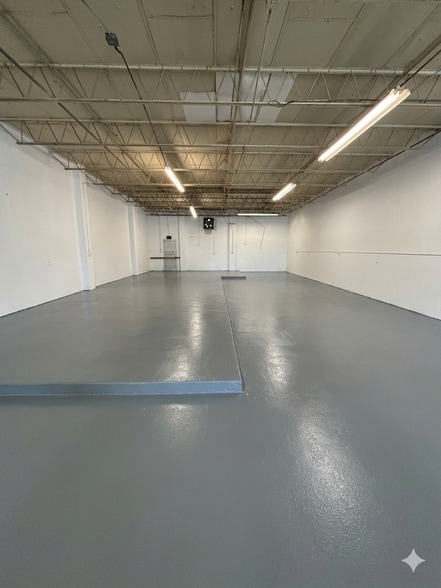 More Photos Of 4055-4059 7th Ter, Saint Petersburg Warehouse For Lease