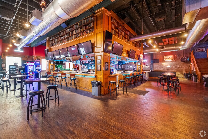 More Photos Of 611 Houston St, Fort Worth Bar For Lease