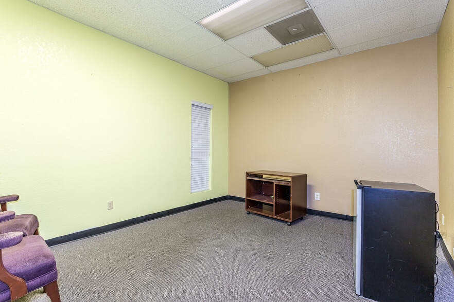 More Photos Of 2900 W Park Row Dr, Pantego Office For Sale