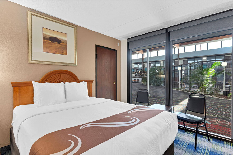 More Photos Of 3232 N Summit St, Arkansas City Hotel For Sale