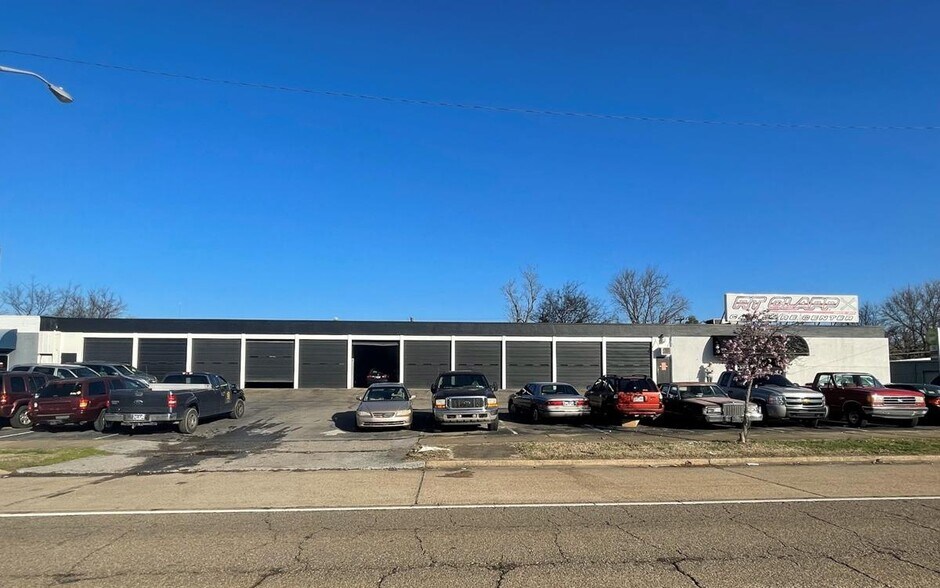 Primary Photo Of 2045 E Magnolia Ave, Knoxville Auto Repair For Sale