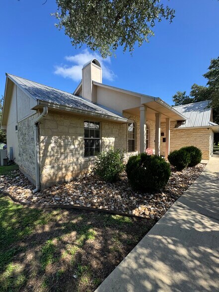 More Photos Of 2440 E Highway 290, Dripping Springs Office For Lease