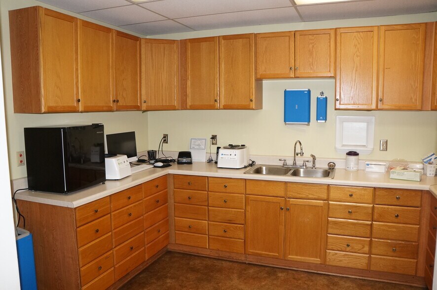 More Photos Of 1011-1025 W Fort Williams St, Sylacauga Office For Lease
