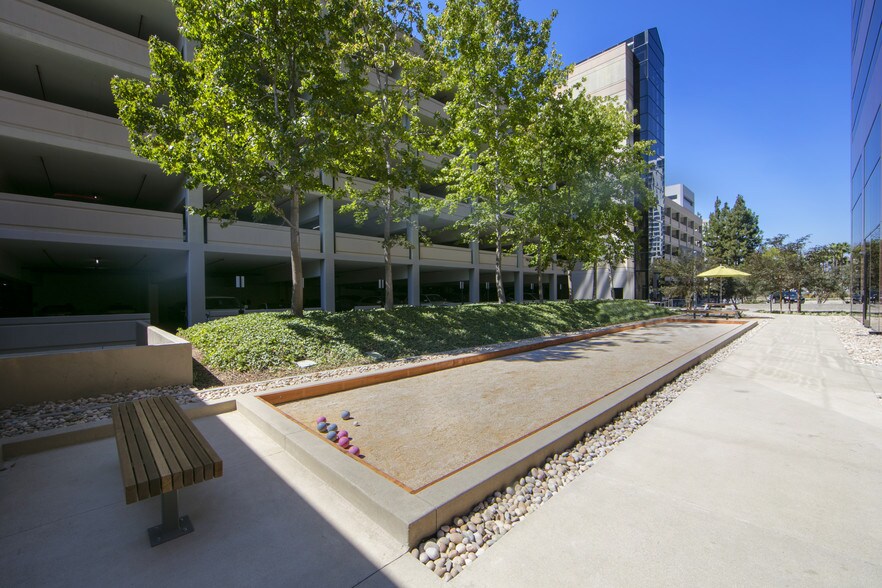 More Photos Of 5 Hutton Centre Dr, Santa Ana Office For Lease