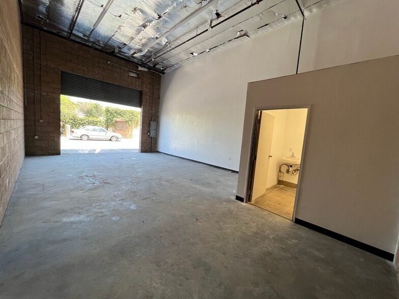 More Photos Of 1823 E Vernon Ave, Los Angeles Service For Lease