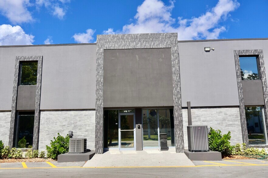 More Photos Of 3001 SW 10th St, Pompano Beach Coworking Space