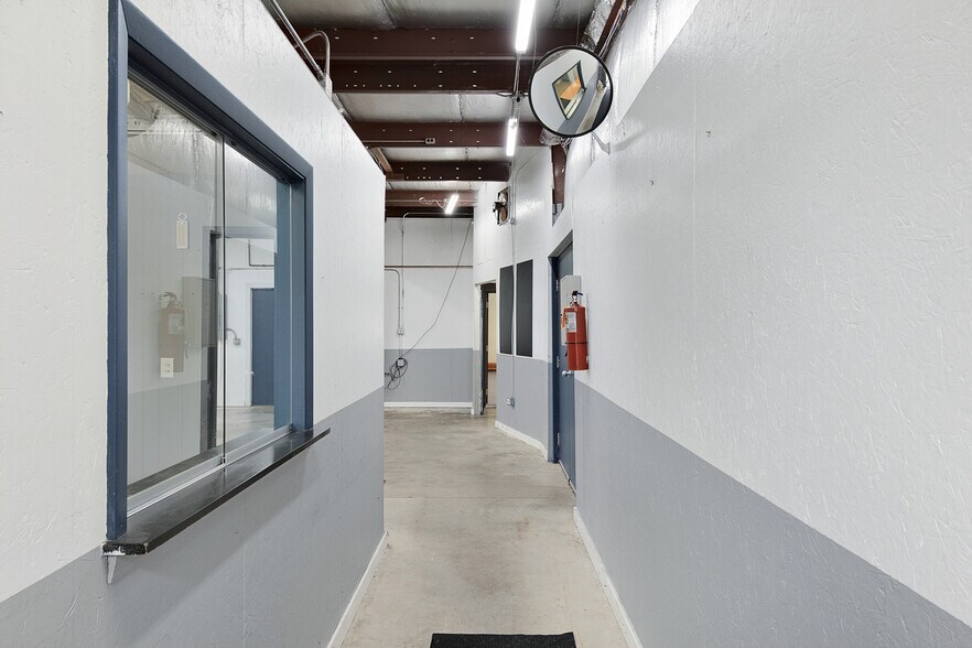 More Photos Of 1138 State St, Green Bay Warehouse For Sale