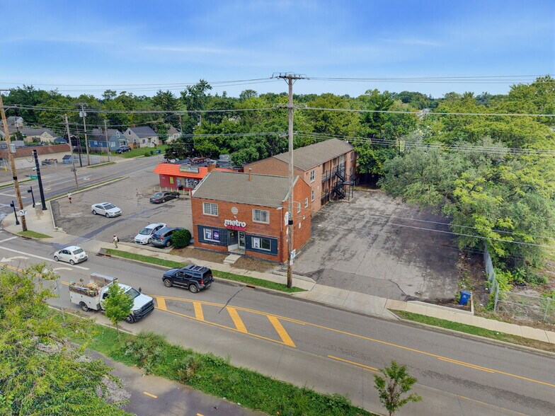 Primary Photo Of 1084 E Hudson St, Columbus Apartments For Sale