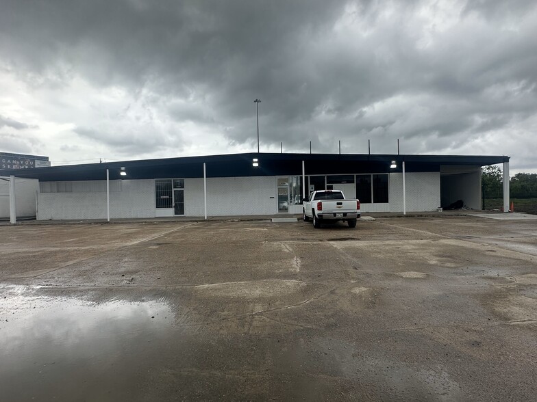 Primary Photo Of 4652 Holmes Rd, Houston Freestanding For Lease