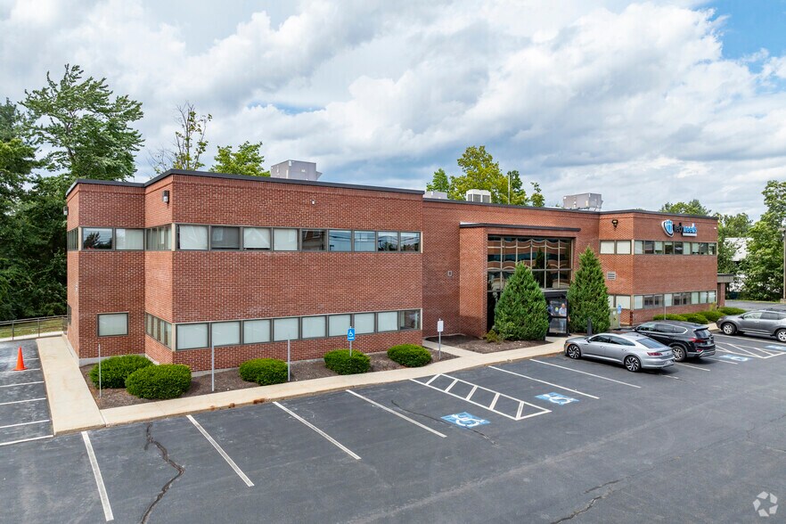 Primary Photo Of 18 Pelham Rd, Salem Office For Lease