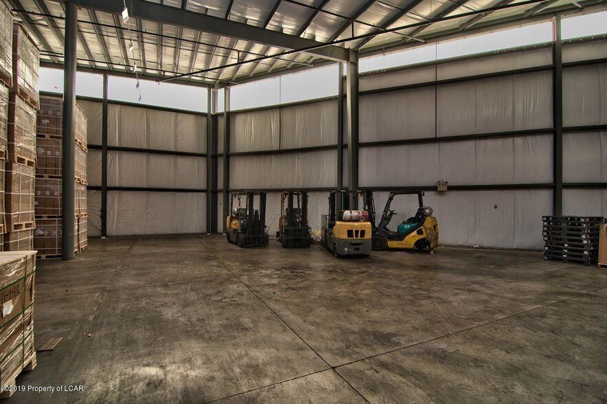 More Photos Of 220 Oak Hill Rd, Mountain Top Distribution For Sale