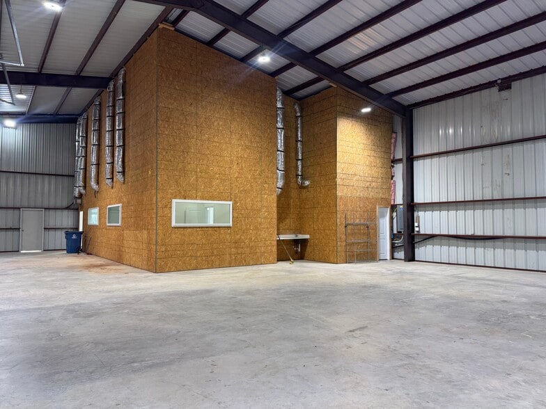 More Photos Of 10105 US-67, Alvarado Warehouse For Lease