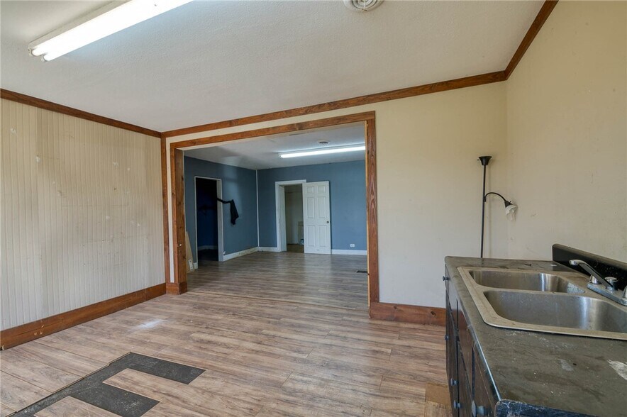 More Photos Of 810 Sportin Life Ln, Westminster Freestanding For Sale