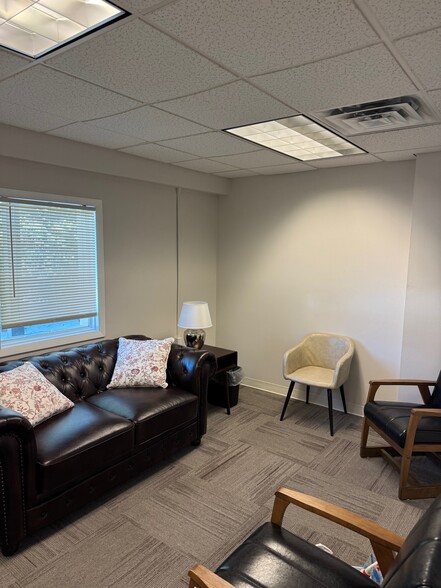 More Photos Of 750 Barksdale Rd, Newark Office For Lease