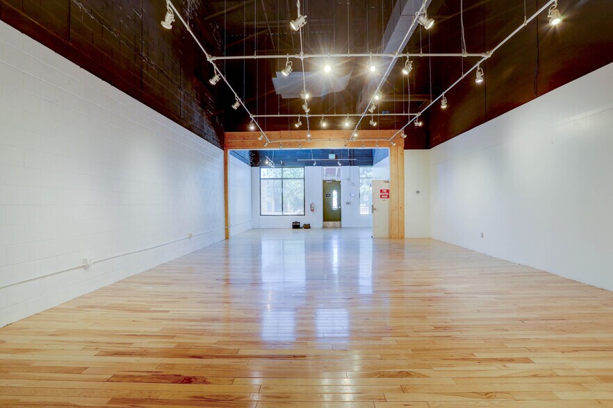More Photos Of 11083-11093 E Mississippi Ave, Aurora Storefront For Lease