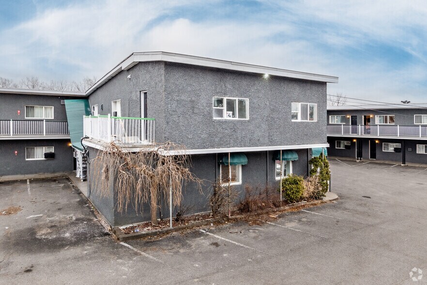 More Photos Of 6960 Rue Saint-Jacques, Montréal Hotel For Sale